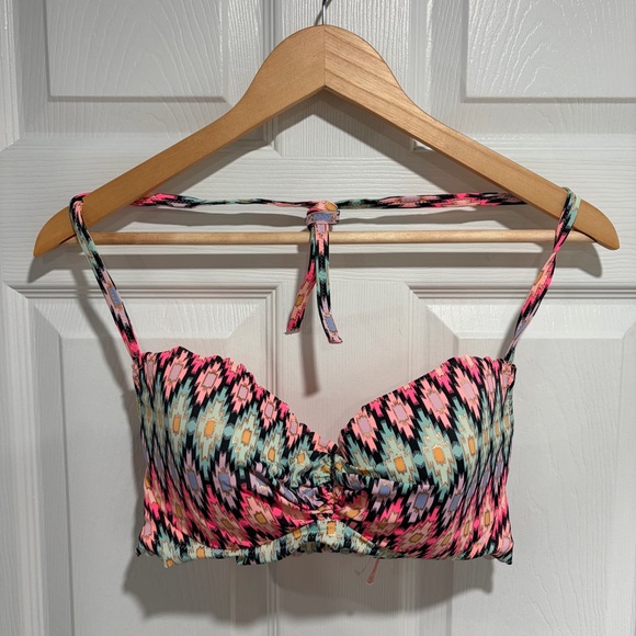 Victoria's Secret Pink and Black Patterned Bathing Suit Top - Picture 2 of 11